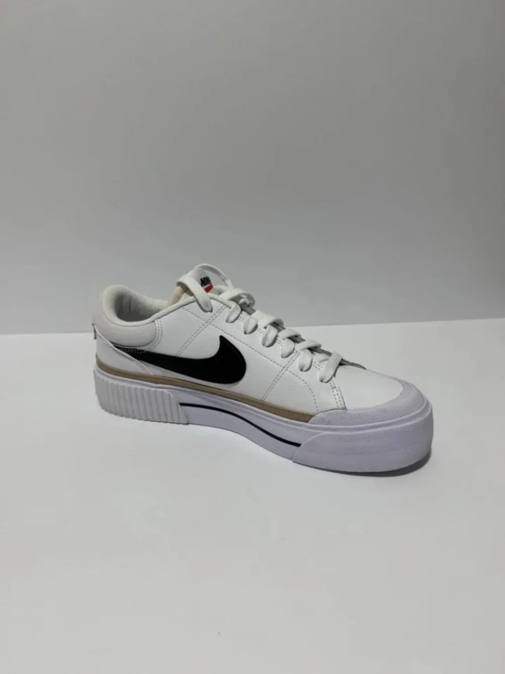 Nike women’s court